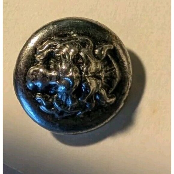 Vintage Lion Head Silvertone One Metal 3/4" Button Good Quality Heavy - Picture 6 of 8